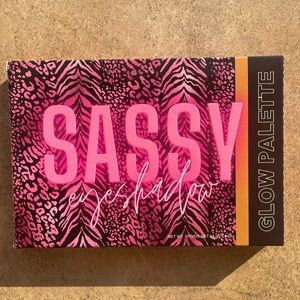 New-Sassy Jones Glow Eyeshadow Palette